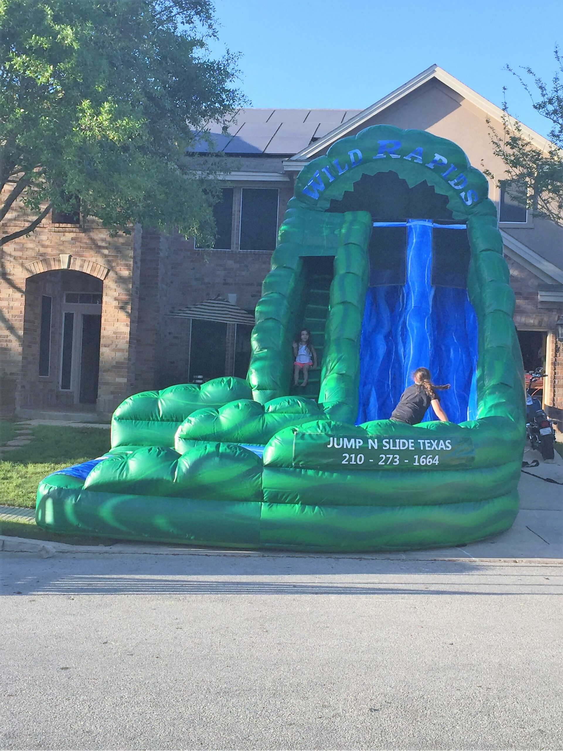 18’ Wild Rapids Dual lane curved water slide!