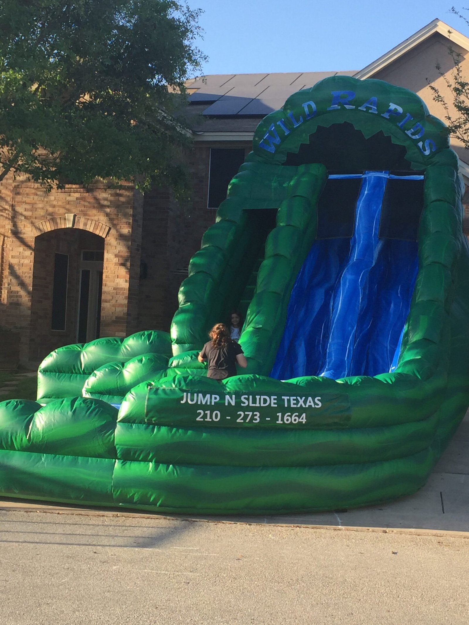 18’ Wild Rapids Dual lane curved water slide!